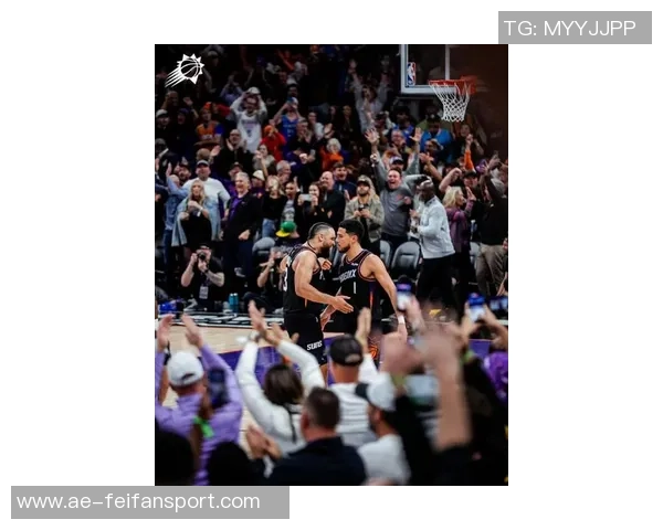 布克首节狂轰20分3助攻表现惊艳助球队领先对手